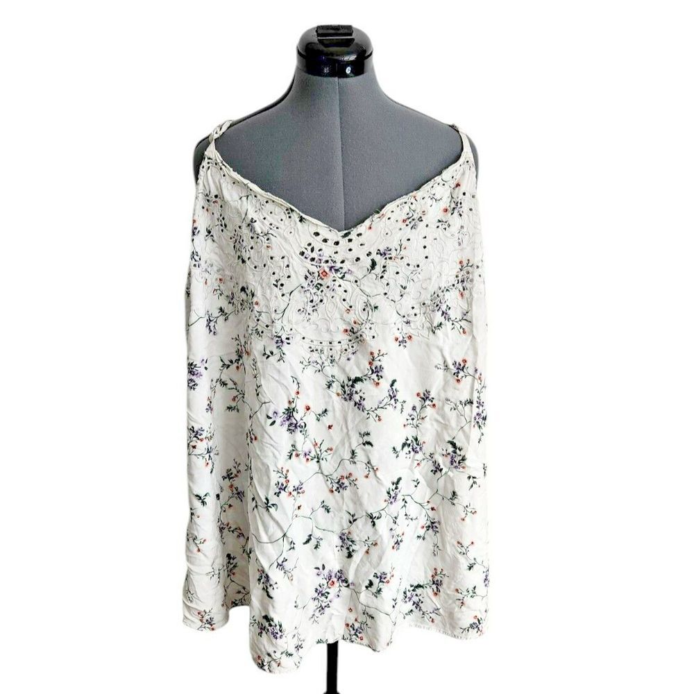 Torrid White Floral Eyelet Lace‎ V-Neck Cami Top Size 5 Adjustable Straps